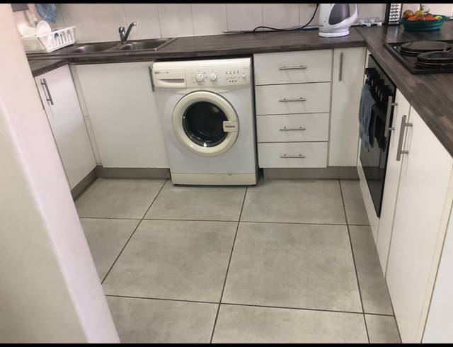 1.5 BEDROOM FLAT FOR SALE IN ILLOVO BEACH